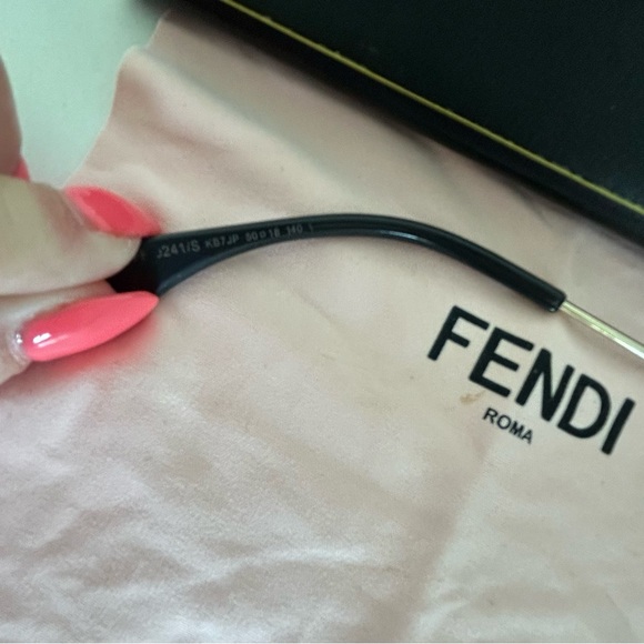FENDI Sunglasses 🕶️ - Picture 3 of 3